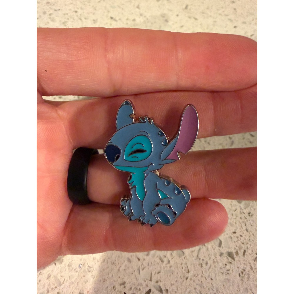 Loungefly / Disney - Sitting Stitch & Angel Series - Mystery Box Pin
